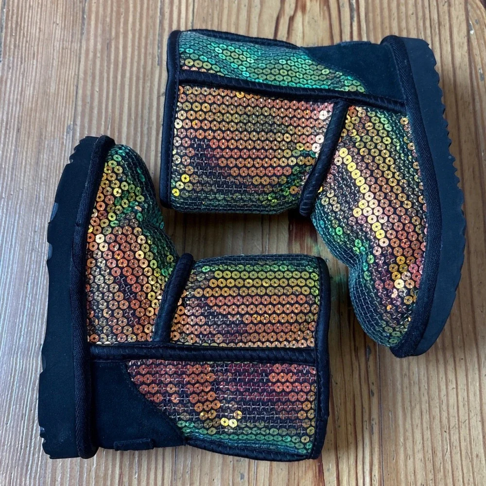 UGG Classic Short Boots Kids Iridescent Rainbow Sequin Sparkle‎ SIZE 8
